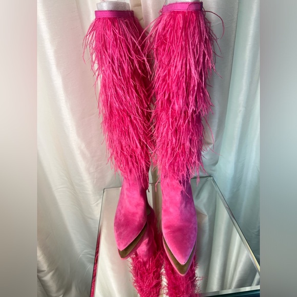Gianni Bini Shoes - Gianni Bini size 8 hot pink feathered pointed boots